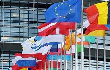 دعم اثنا عشرة دولة أوروبية نقل الأصول الروسية المجمدة إلى أوكرانيا.