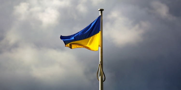 لماذا يدافع أحدهما عن العالم، في حين يستعد الآخر لخيانة الحلفاء